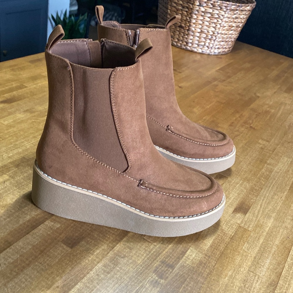 Charlie boots NWT sz 8M